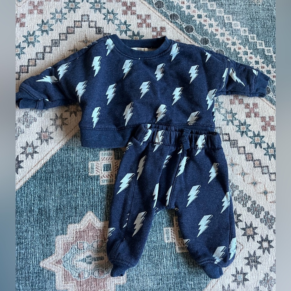 Monica + Andy Baby Lightning Bolt 2 Piece Sweatsuit Size 0-3 Months